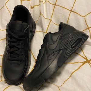 Nike Airmax Excee Triple Black Leather  6.5 men 8 women